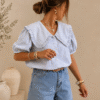 BLUSA SOFÍA – RAYAS CLÁSICAS CON UN TOQUE ROMÁNTICO 2090