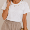 CAMISETA BLANCA CON DETALLES JOYA ZH505