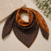 PAÑUELO ESTAMPADO EN TONOS MARRON CHOCOLATE Y MOSTAZA 914